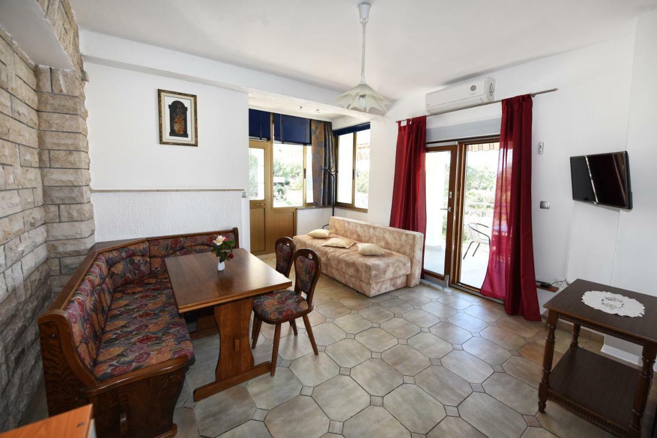 Apartments Nena Funtana Εξωτερικό φωτογραφία