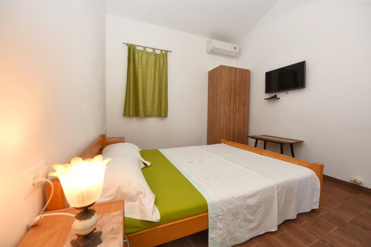 Apartments Nena Funtana Εξωτερικό φωτογραφία