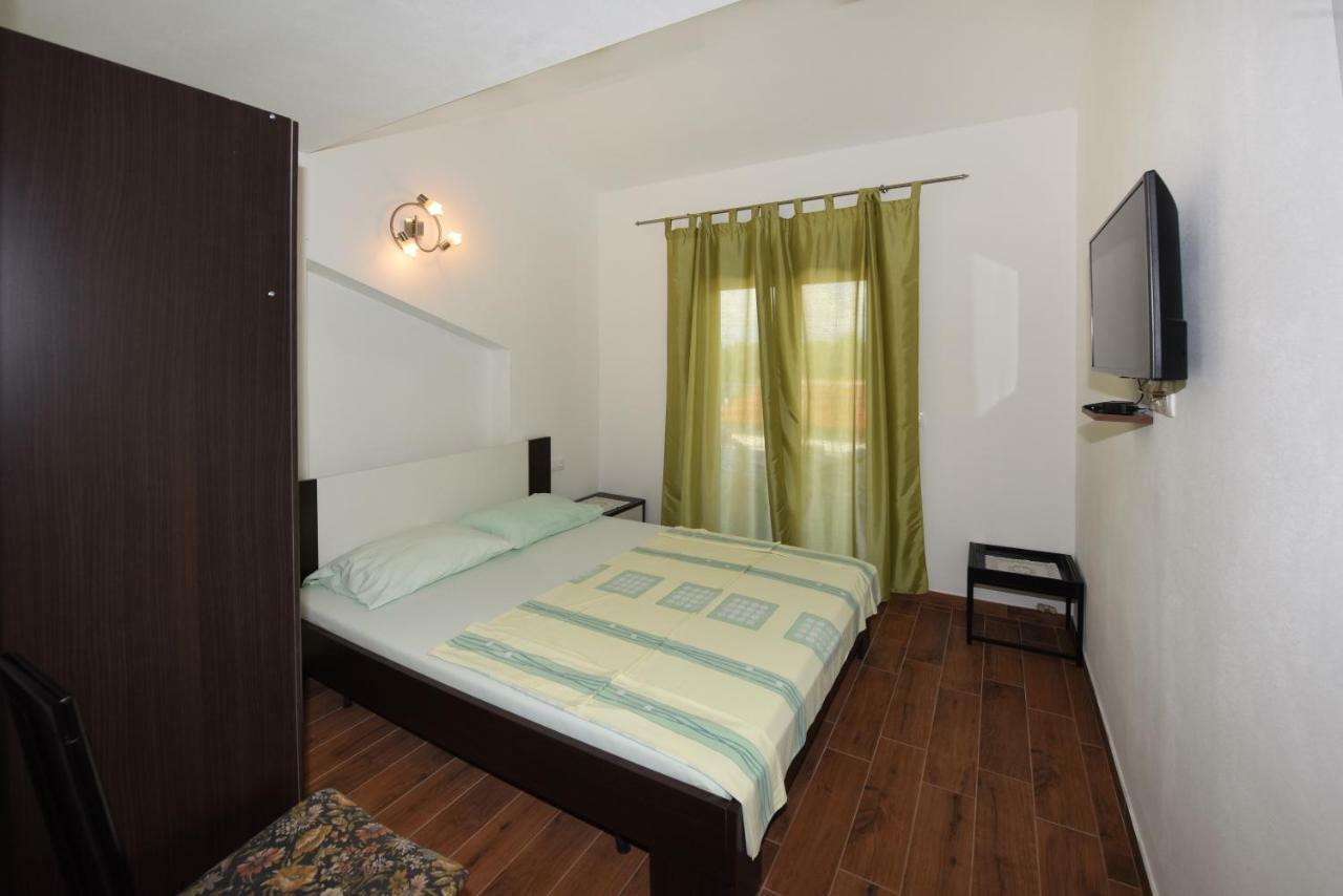 Apartments Nena Funtana Εξωτερικό φωτογραφία