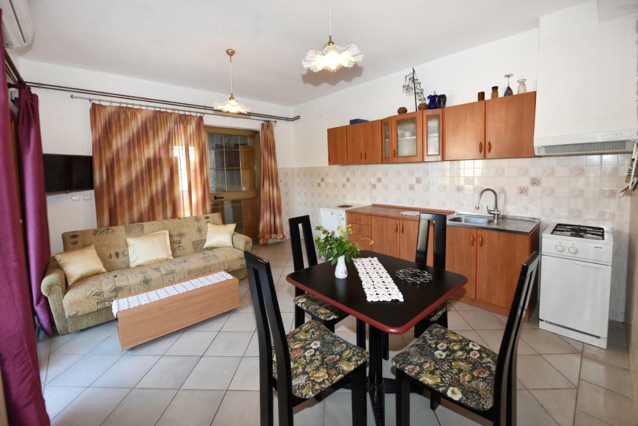 Apartments Nena Funtana Εξωτερικό φωτογραφία