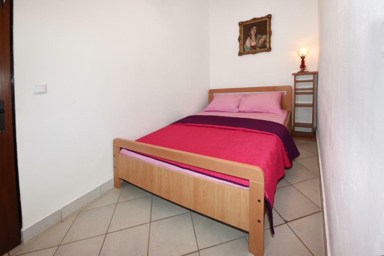 Apartments Nena Funtana Εξωτερικό φωτογραφία